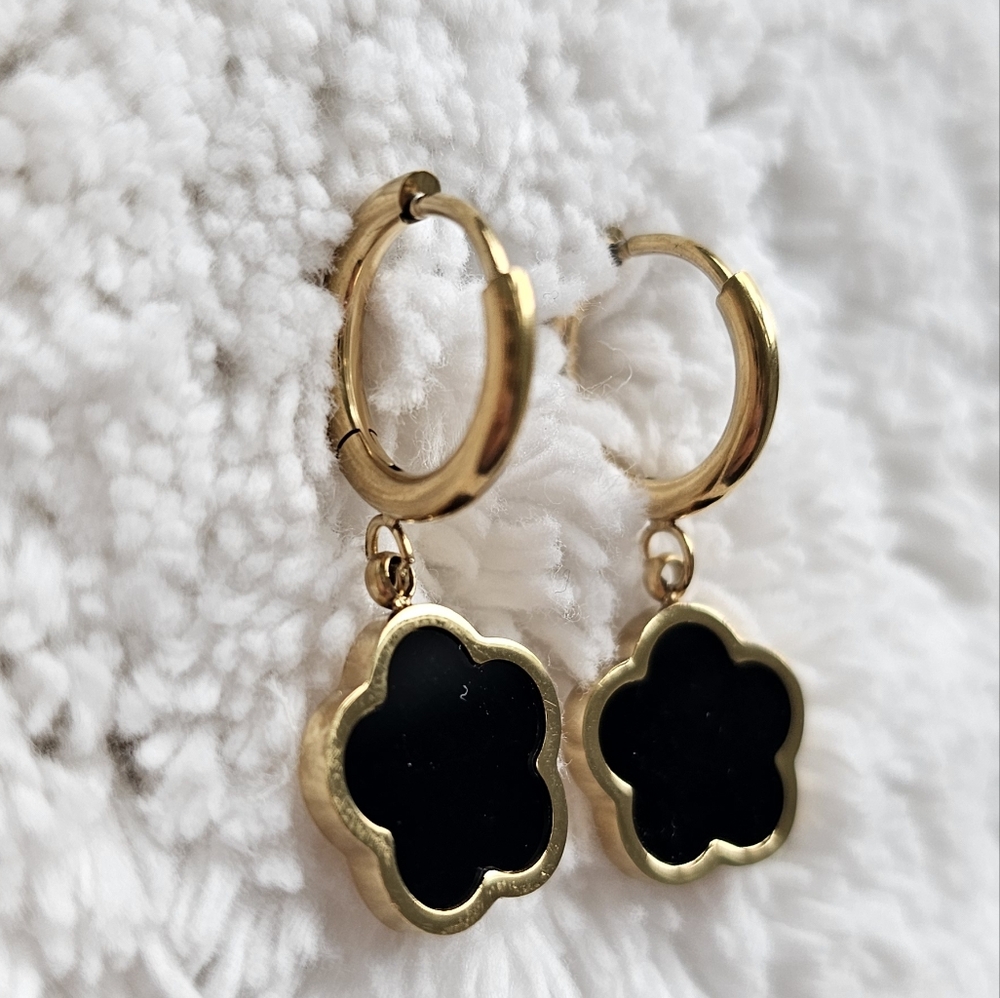 Dainty Flower Drop Earrings 18k Plated Gold Black Stainless Steel Clover - Picture 2 of 4